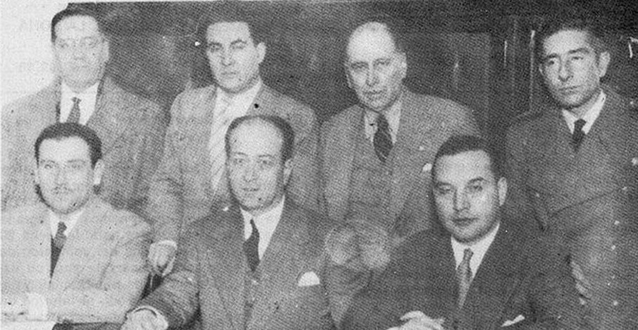 El primer Ejecutivo de la Organización del Fútbol del Interior; parados de izquierda a derecha Roig Etcheverry (tesorero), Juanángel Gianola (vocal), Ernesto De León (vocal) y Mayor Omar Porciúncula (vicepresidente, sentados: F. Márquez (secretario de Actas), Dr. Diego Landa (presidente), Esc. Pedro Cía (secretario).