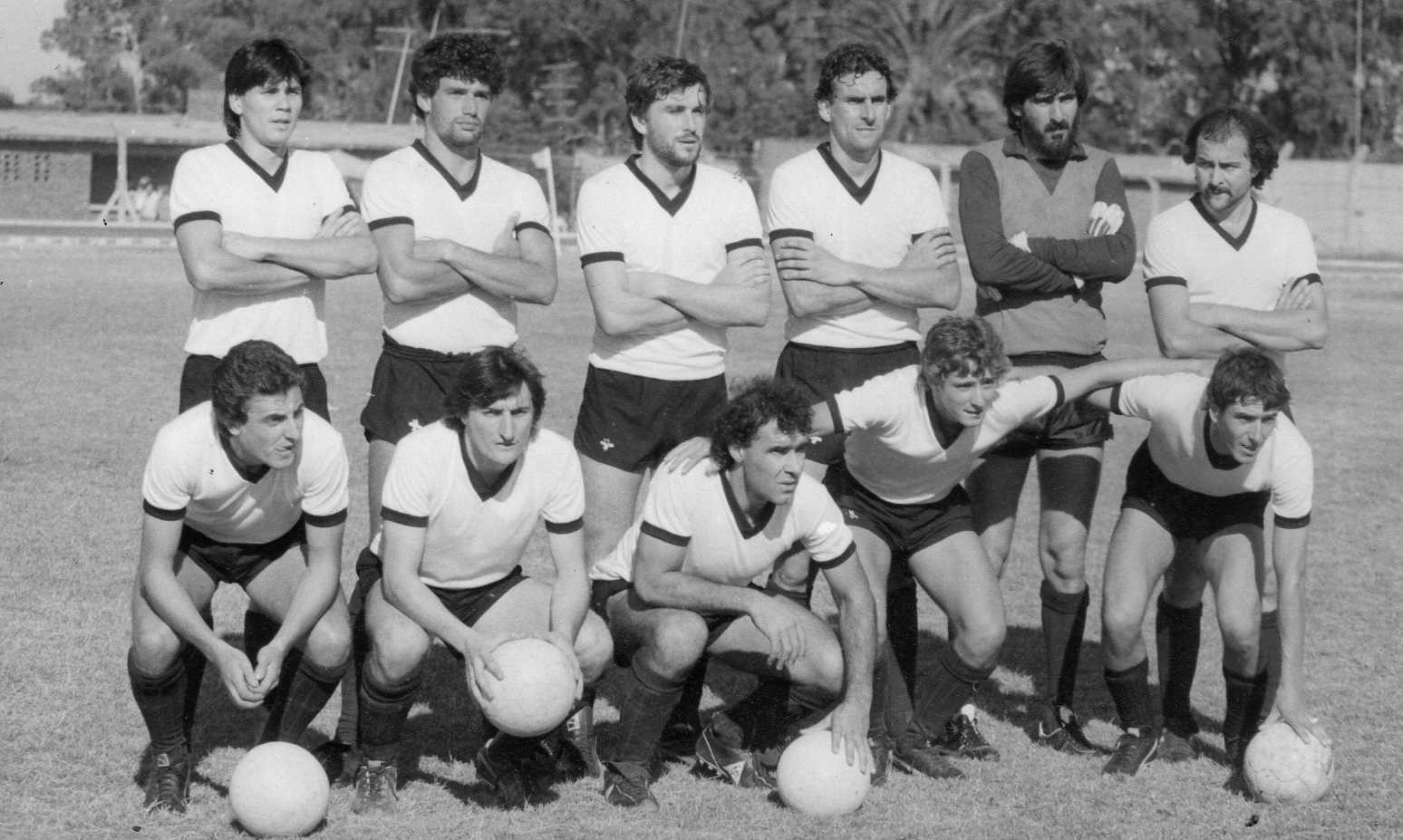 Equipazo de San José campeón del Interior, parados: Yony Bussi, Alejandro Alonso, Eduardo Fuentes, Pedro Taborda, Daniel Silva y Mario Scagni, agachados: Fernando Mora, Sergio Elgue, Reciere Campaña, Jorge Cabrera y Leonel Soria. (Foto: Jorge Gutiérrez Pérez).